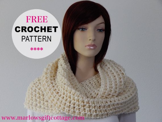 Easy crochet infinity scarf pattern for beginner in bulky yarn