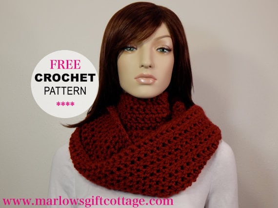 Easy crochet infinity scarf pattern for a beginner in bulky yarn